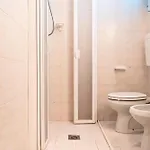 Apartment Welcoming Flat Just Steps From The Sea