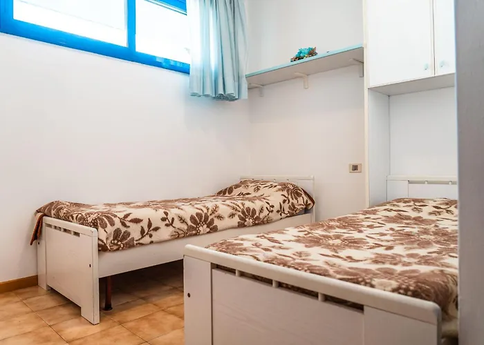 Welcoming Flat Just Steps From The Sea *